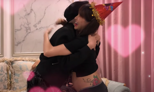 Đức Phúc bật khóc khi nhìn thấy bụng bầu của Hòa Minzy