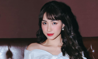 Hòa Minzy xúc động chia sẻ câu chuyện mới sinh con, ngực còn căng sữa đã đi miền Trung làm từ thiện