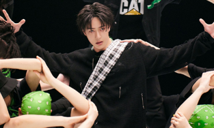 Vương Nhất Bác thể hiện tài năng vượt trội trong tập 1 “Đây chính là nhảy đường phố 4”