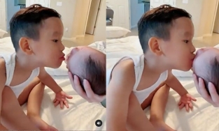 Phạm Hương khoe ảnh hai quý tử, anh cả Maximus âu yếm em trai