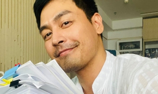 MC Phan Anh bất ngờ tung hơn 6kg giấy sao kê 24 tỷ từ thiện 5 năm trước