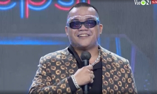 Rap Việt tập 2: Chàng cựu võ sĩ từng ép bạn học nghe mình rap nhận 4 'đạp'