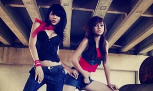 Diệp Lâm Anh khoe ảnh 11 năm trước bên Đàm Thu Trang: Cả hai đều quá khác