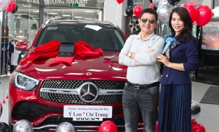 NSƯT Chí Trung và bạn gái tậu xe Mercedes hơn 2 tỷ đồng