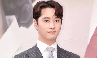 Chansung (2PM) bất ngờ thông báo kết hôn, sắp có con đầu lòng, không ký hợp đồng với JYP