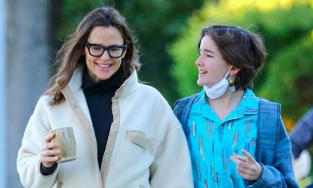 Jennifer Garner phản ứng thế nào sau khi chồng cũ công khai nguyên nhân ly hôn