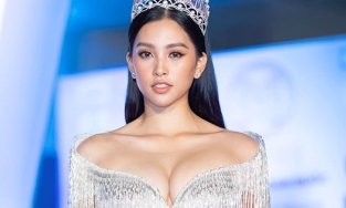 Hoa hậu Tiểu Vy điệu từ bé, đi ăn sáng hay đổ rác cũng phải mặc đẹp