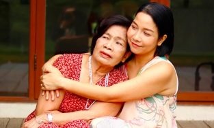 Diva Mỹ Linh hiếm hoi chia sẻ ảnh mẹ đẻ, tiết lộ luôn gốc gác gia đình