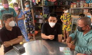 MC Quyền Linh bỏ tiền túi xây tiệm tạp hóa cho cặp vợ chồng nghèo