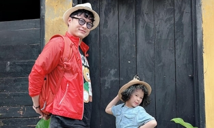 Không phải vợ, Hồng Đăng khoe ảnh được 'người tình' thơm môi dịp Valentine