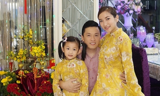 Người ta tặng vợ xế hộp, còn Lam Trường mua xe máy cho bà xã làm quà tình yêu