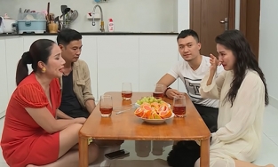 Vợ người mẫu Xuân Phúc bật khóc kể chuyện chồng không có nổi tiền ăn mỳ tôm nhưng vẫn quyết cưới 