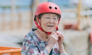 'Người bà quốc dân Hàn Quốc' Kim Young Ok có vai chính đầu tiên ở tuổi 85