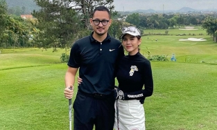 Chồng đại gia của MC Thu Hoài cảm thấy may mắn khi vợ đẹp biết chơi golf