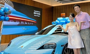 Vợ chồng ca nương Kiều Anh tiếp tục tậu xe hơi hạng sang gần 6 tỷ đồng