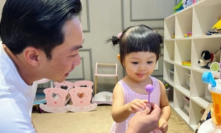 Đàm Thu Trang lên đồ sành điệu cho con gái, tiết lộ tính cách chuẩn 'tiểu thư nhà giàu' của bé