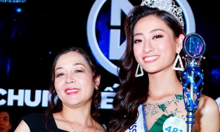 22 tuổi, là hoa hậu đình đám nhưng Lương Thùy Linh vẫn bị mẹ đối xử như trẻ con