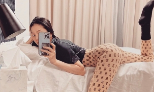 Lệ Quyên tự nhận 'trẻ mãi không già', tạo dáng khó trên giường