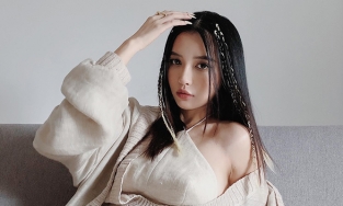 Mải mê chơi game, Bích Phương đăng đàn nhờ fan 'kéo rank' vì thua quá nhiều