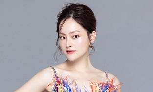 Hôm qua sao làm gì (4/5): Vân Khánh 'Thương ngày nắng về' diện váy ngắn khoe đùi thon vai nuột