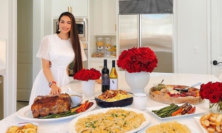 Phạm Hương diện đầm xẻ eo giữa tin đồn mang bầu lần 3