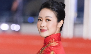 Phí Linh thừa nhận nghề MC 'bạc bẽo', từng muốn tìm việc khác ổn định hơn