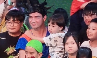 Vợ Xuân Bắc tự hào khoe chồng: 'Gần 5 chục mà trẻ nhờ'