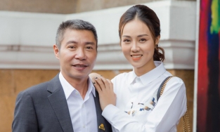 Vợ Công Lý than 'nghèo rớt nước mắt' nhưng đi dép hàng hiệu 12 triệu đồng