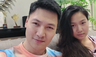 Mạnh Trường và con gái 13 tuổi trông như anh em, diện mạo còn giống hệt nhau