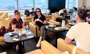 Angela Phương Trinh đi du lịch cùng mẹ con Cao Thái Sơn