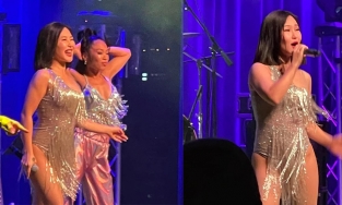 Hương Tràm diện đồ như áo tắm lên sân khấu, thân hình tăng cân trông thấy 