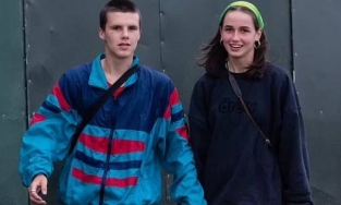 Con trai David Beckham công khai bạn gái ở tuổi 16 