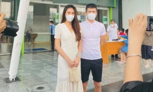 Phía Thủy Tiên lên tiếng giải thích cụm từ 'Tạm khóa báo có' nóng trên MXH