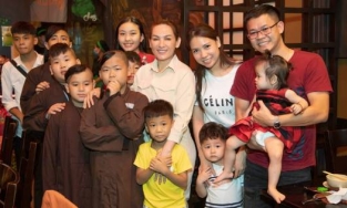 Con gái Phi Nhung nói gì về 23 người em nuôi sau khi mẹ qua đời?