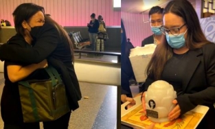 Việt Hương bật khóc trao tro cốt của Phi Nhung cho con gái Wendy