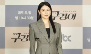 Lee Young Ae khoe vẻ đẹp xứng danh 'quốc bảo nhan sắc' Hàn Quốc ở tuổi 51