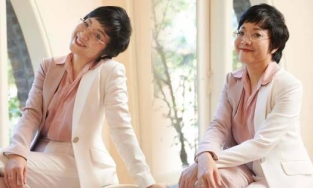 Đăng ảnh trẻ trung ở tuổi 51, bố chồng cũ của MC Thảo Vân vào khen: 'Bố mẹ rất thích phong cách này'