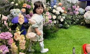 Cường Đô La biến hầm siêu xe thành phim trường ngập hoa cho con gái, ê-kíp chụp ảnh hơn chục người