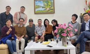 MC Thảo Vân đến thăm Công Lý, phản ứng của chồng cũ ra sao? 