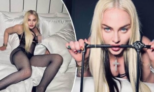 Madonna bị Instagram gỡ loạt ảnh 'giường chiếu' 