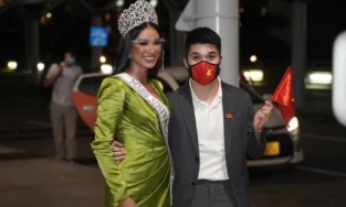 Á hậu Kim Duyên phải đóng thêm gần 100 triệu tiền hành lý khi mang theo 8 vali đến Israel