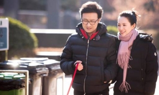 Chương Tử Di kịch liệt phủ nhận tin đồn ly hôn với ông xã Uông Phong 