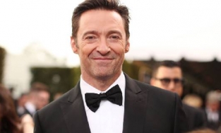 'Người sói' Hugh Jackman mắc Covid-19, phải hoãn vở kịch Broadway 