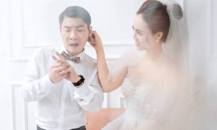 Vợ kém 15 tuổi gọi NSND Công Lý là gì mà xoá bài khi dân mạng góp ý?