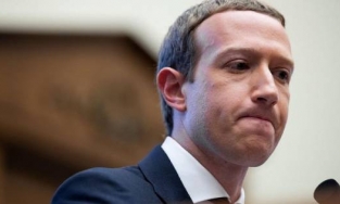 Ông chủ Facebook bị 'văng' khỏi top 10 người giàu nhất thế giới khi 250 tỷ USD vốn hóa 'bốc hơi' 