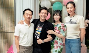 Hai đại gia 8x Cường Đô La và Minh Nhựa cùng các 'phu nhân' hội ngộ đầu năm mới