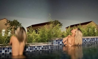 Tlinh không mặc gì trong bể bơi khiến dân tình nhốn nháo