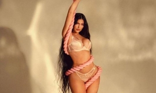 Những bài tập Squat tại gia giúp đẩy lùi tình trạng 'mông hóp'