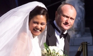 Cha đẻ Lily Collins đuổi vợ ba ra khỏi nhà vì bị 'cắm sừng'