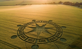 Bị ẩn vòng tròn đồng ruộng: Sự trêu đùa của người ngoài hành tinh?